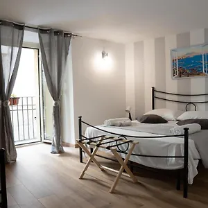 https://athmosfera-nova-18.hotels-amalfi.com